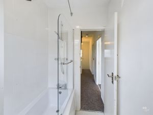shower room - click for photo gallery